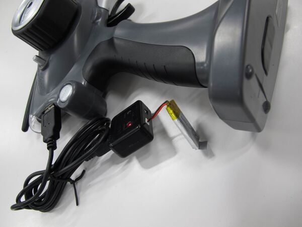 ムラタセイサク君も驚きを隠せないジャイロ内蔵超小型ラジコンオートバイ『ミニッツモトレーサー』