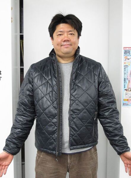 【もう鞄はいらない！】あらゆるデジガジェを収納できるブラックホールのような電脳ジャンバー