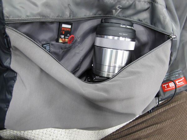 【もう鞄はいらない！】あらゆるデジガジェを収納できるブラックホールのような電脳ジャンバー