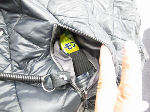 【もう鞄はいらない！】あらゆるデジガジェを収納できるブラックホールのような電脳ジャンバー