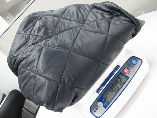 【もう鞄はいらない！】あらゆるデジガジェを収納できるブラックホールのような電脳ジャンバー