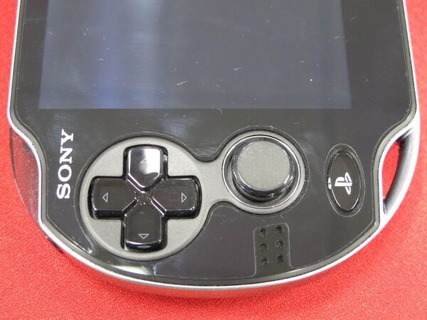 PS Vitaをギッリギリまで保護するギッチギチ寸法の液晶保護フィルム『OverLay』