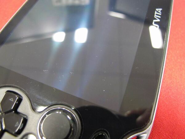 PS Vitaをギッリギリまで保護するギッチギチ寸法の液晶保護フィルム『OverLay』