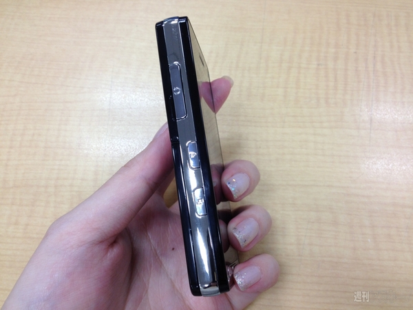 PRADA Phone by LG L-02D