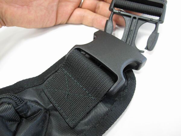 装着したままフルマラソンできるぐらい軽快にデジガジェを携帯できるレッグバッグ