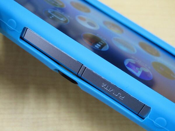 まったく異なるPS Vita用ケース4製品を試してみました