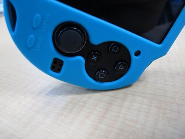 まったく異なるPS Vita用ケース4製品を試してみました