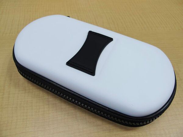 まったく異なるPS Vita用ケース4製品を試してみました