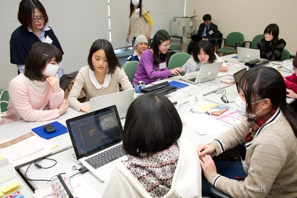 女子中高生向けのプログラミング講座“Scratchで体験する女子中高生のためのプログラミング・ワークショップ”が開催された。