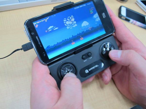 スマホにゲーム機の操作性を実現するBTゲームパッド