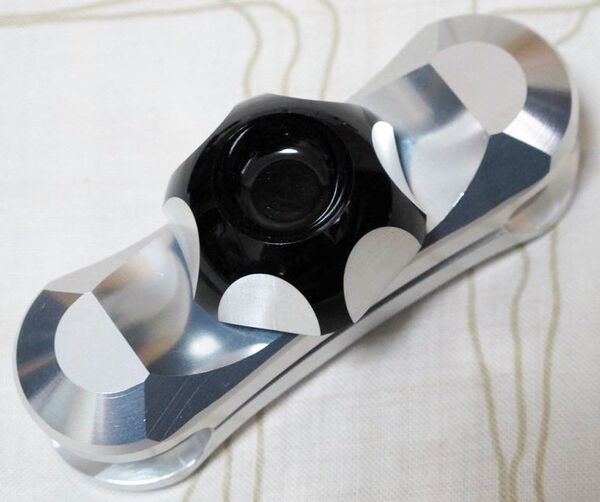 マウントシステムでポータブルナビ『NV-U37』の魅力が格段アップ