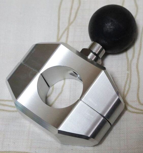 マウントシステムでポータブルナビ『NV-U37』の魅力が格段アップ