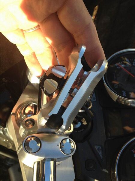 マウントシステムでポータブルナビ『NV-U37』の魅力が格段アップ