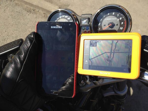 マウントシステムでポータブルナビ『NV-U37』の魅力が格段アップ