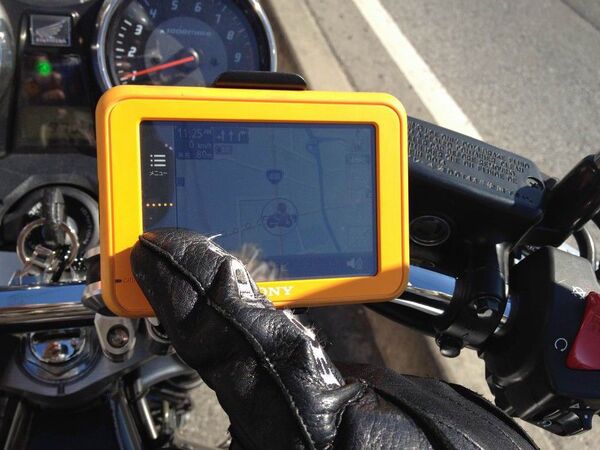 マウントシステムでポータブルナビ『NV-U37』の魅力が格段アップ