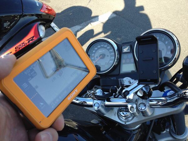 マウントシステムでポータブルナビ『NV-U37』の魅力が格段アップ