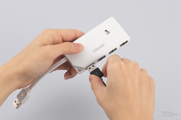 なにげに世界初!? コネクターがどっち向きでも挿せるUSBハブがバッファローコクヨサプライから登場