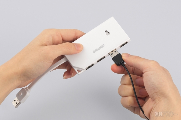 なにげに世界初!? コネクターがどっち向きでも挿せるUSBハブがバッファローコクヨサプライから登場