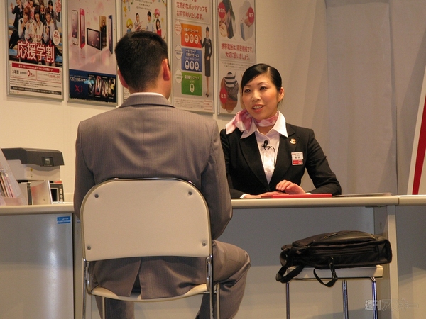 怒りをいなす日本一の接客スキルを堪能！ ドコモショップの応対コンテストに潜入