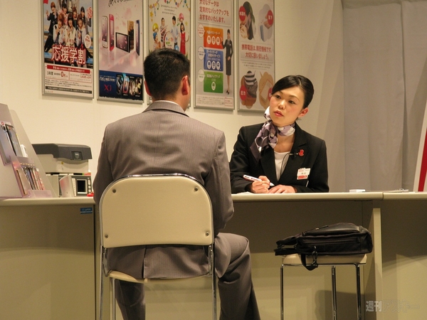 怒りをいなす日本一の接客スキルを堪能！ ドコモショップの応対コンテストに潜入