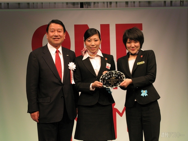 怒りをいなす日本一の接客スキルを堪能！ ドコモショップの応対コンテストに潜入