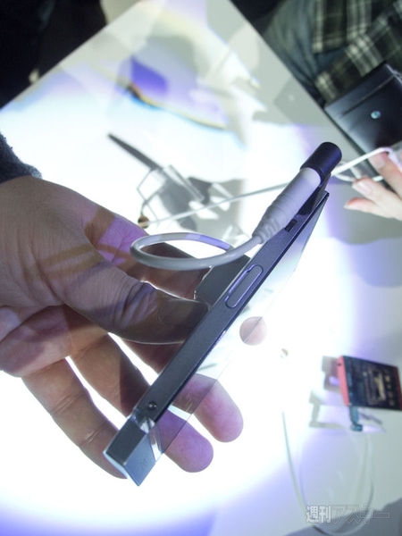 MWC2012：ソニモバ最新モデル『Xperia P』と『Xperia U』最速実機レビュー 