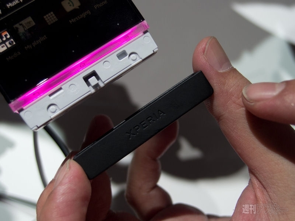 MWC2012：ソニモバ最新モデル『Xperia P』と『Xperia U』最速実機レビュー 