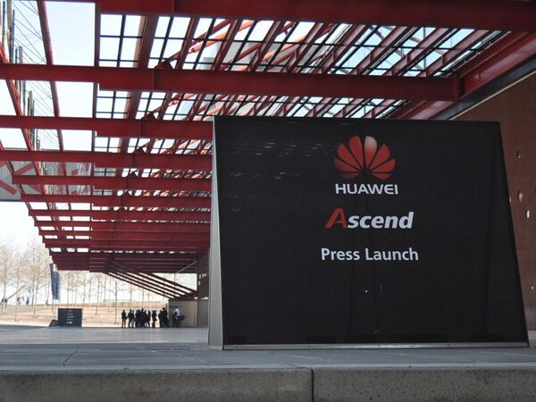 ファーウェイ、クアッドコアCPUやLTE搭載スマートフォンを発表