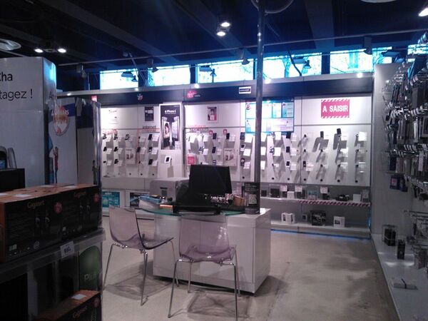 【山根博士敗北！】パリのモバイルはイマイチだった……