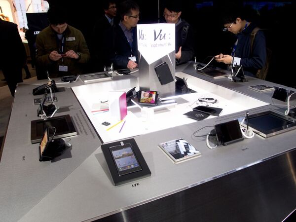 MWC2012：LGエレクトロニクスの5インチスマホはLTE対応!!　クアッドコア搭載モデルも爆速だっ！