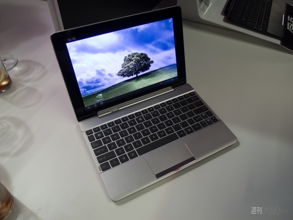 MWC2012：ASUSのあの合体スマホが合体パーツを増やしてついに発売！
