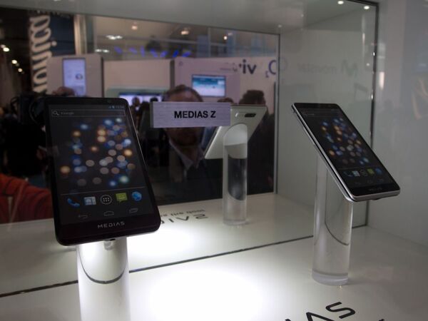 MWC2012：NECカシオはグローバルモデルを展示（してるだけ……）