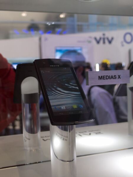 MWC2012：NECカシオはグローバルモデルを展示（してるだけ……）