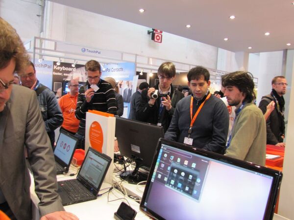 MWC2012：『Ubuntu for Android』〜英CanonicalがAndroidスマホの新しい使い方を提案〜