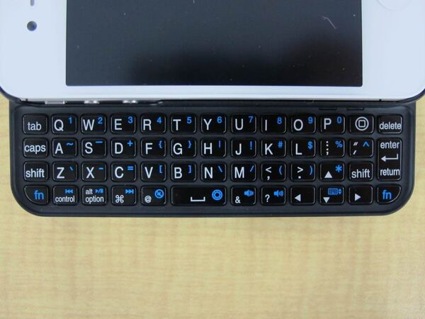 Shift・Fnキーを両側に備えたiPhone 4/4S用ケース型キーボード