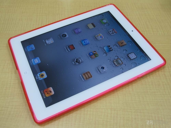 サイズの合わないiPad用ジャケットをACCNの机の上で発見!?