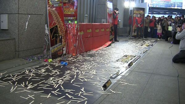 ドミノ倒し以上の破壊衝動を満たしてくれる爆弾級快楽トイ『スティックボム』