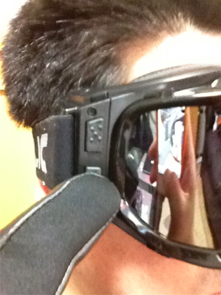 【ギリギリ間に合う】HDビデオカメラ内蔵ゴーグルを装着してスキーに行こう