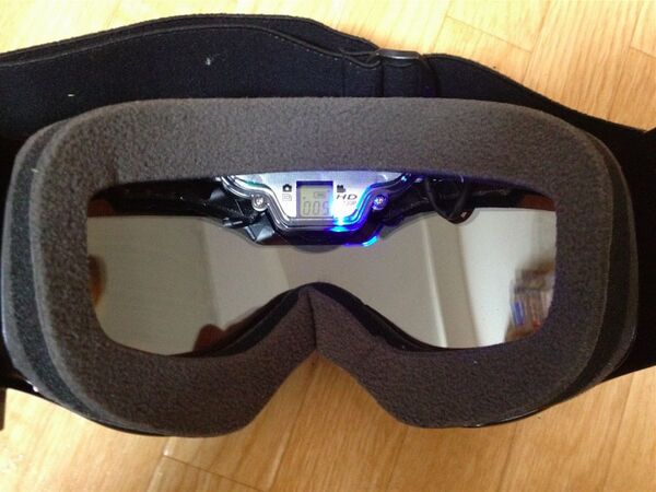 【ギリギリ間に合う】HDビデオカメラ内蔵ゴーグルを装着してスキーに行こう