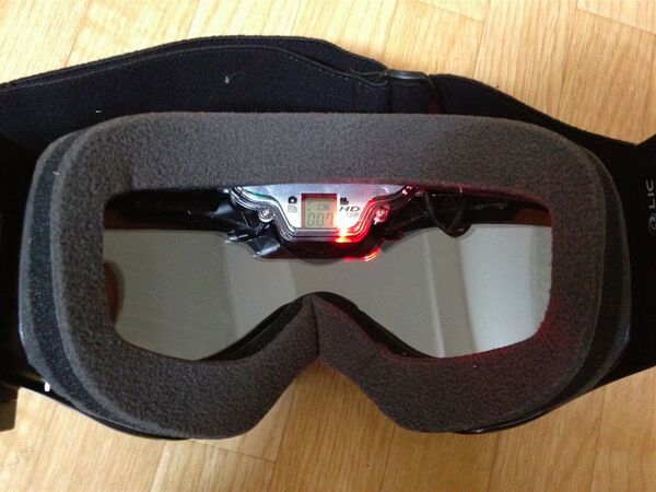 【ギリギリ間に合う】HDビデオカメラ内蔵ゴーグルを装着してスキーに行こう