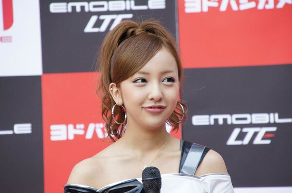 【板野友美さん艶姿も必見】EMOBILE LTEサービス開始記念セレモニーで緊急速度計測！