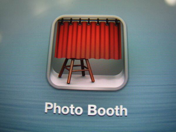 新iPadの液晶保護フィルムは光沢と非光沢のどちらを買うべきか？