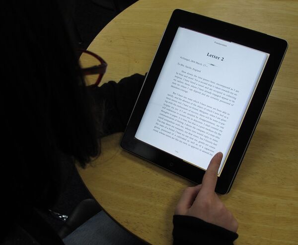 「ペーパーライク」なディスプレイがヒトとコンピュータの関係を変える【本田雅一氏寄稿】