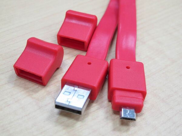 週刊アスキー5月1日増刊号（3月26日発売）ふろく『超くねくねスマホケーブル』を初披露！