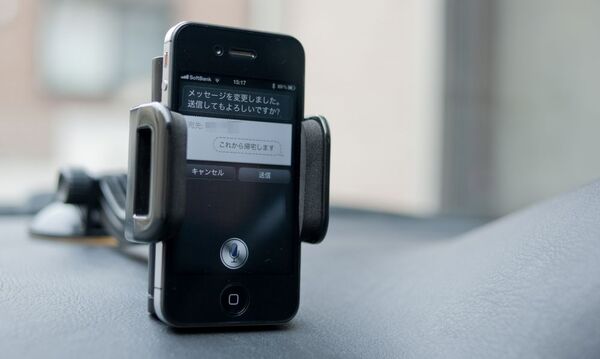 【いじめないで！】Siriをクルマのなかで使ってみる