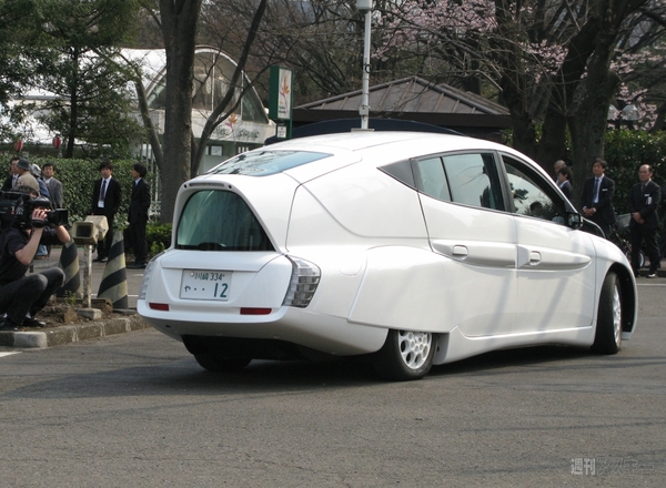 EV試作車『SIM-WIL』