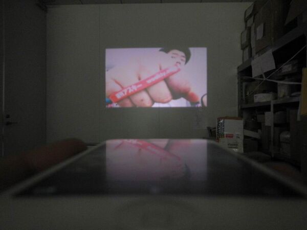 iPhoneケース型プロジェクターで全人類を俺様にしてやる