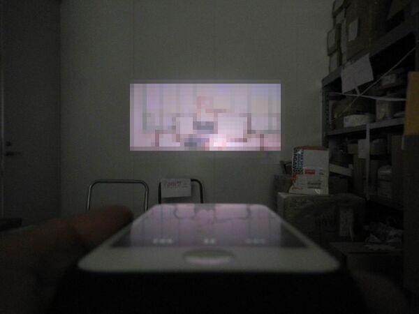 iPhoneケース型プロジェクターで全人類を俺様にしてやる