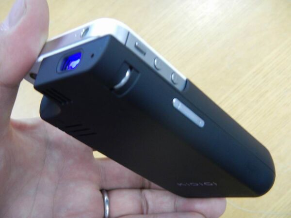 iPhoneケース型プロジェクターで全人類を俺様にする