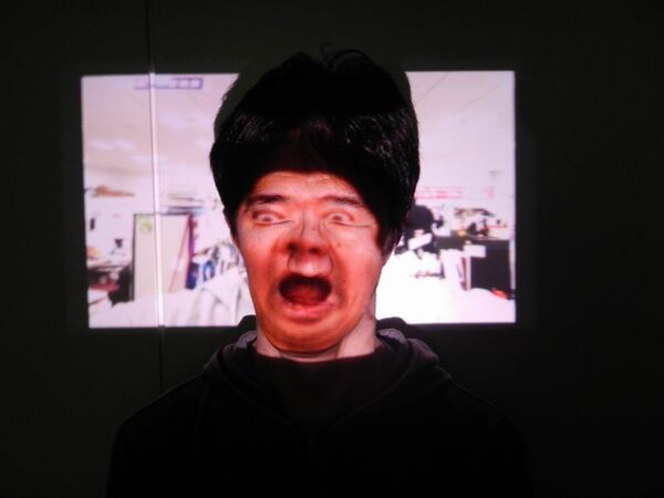 iPhoneケース型プロジェクターで全人類を俺様にしてやる